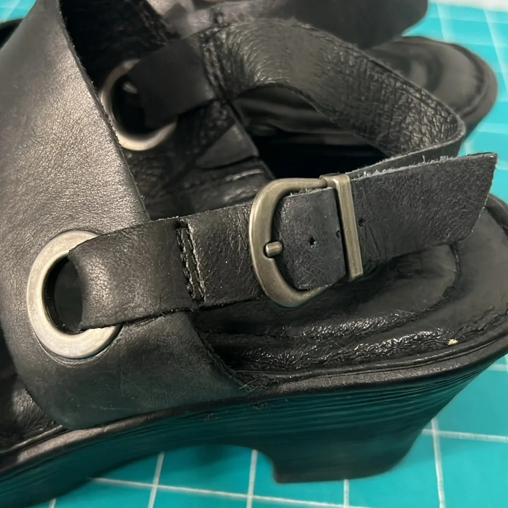 Born Blk Leather Ankle Strap heeled sandals - Picture 6 of 6